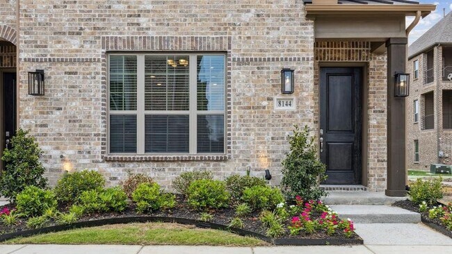 Building Photo - 4246 Shavano Dr