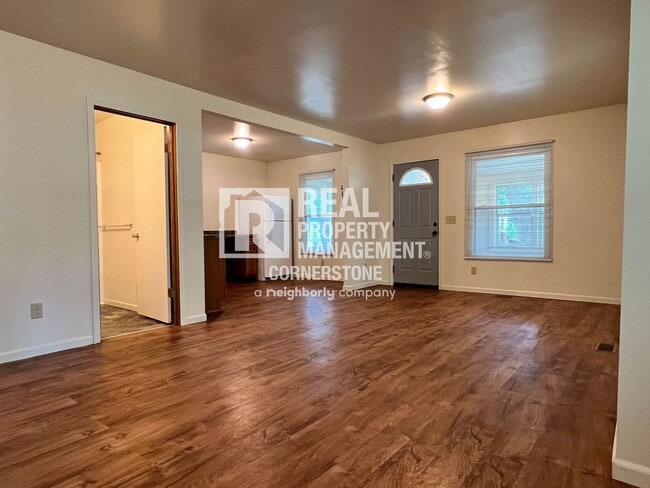 Building Photo - Charming 2-Bedroom Home with Spacious Yard