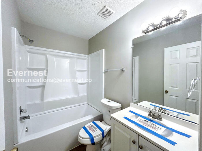 Building Photo - 7036 Foxhall Dr