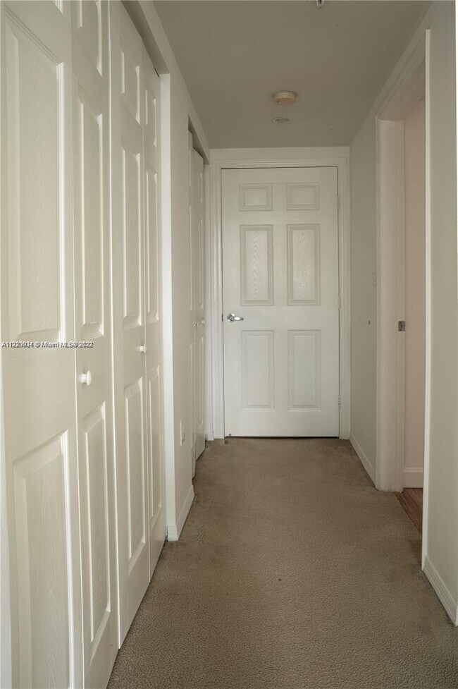 Building Photo - 1723 SW 2nd Ave