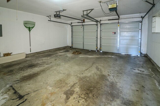 Building Photo - Located in South Tulsa - 3 Bedroom Home!!