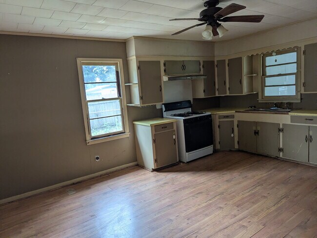 Building Photo - 1818 Par Rd 1-391