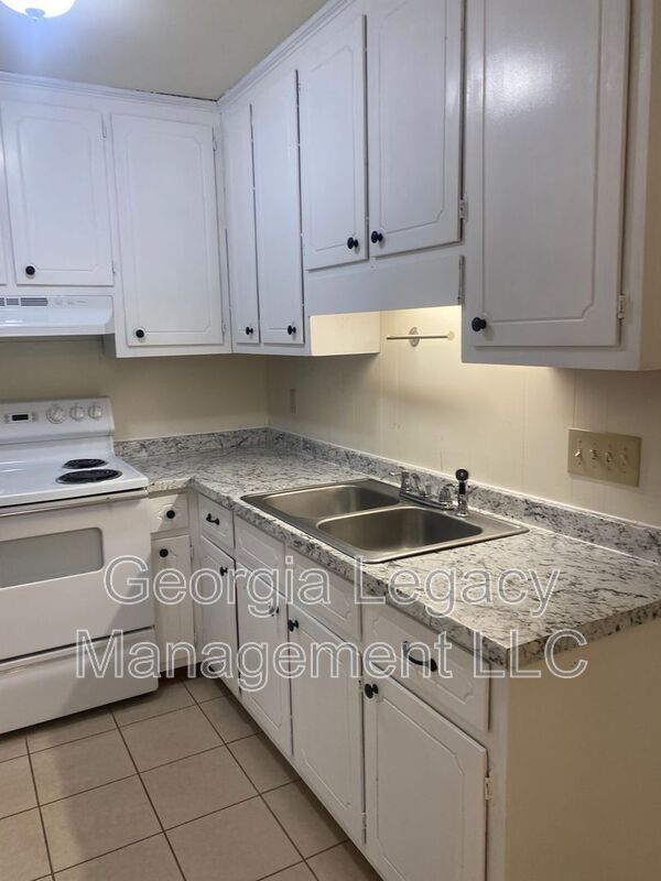 Building Photo - 272 Lawrenceville St