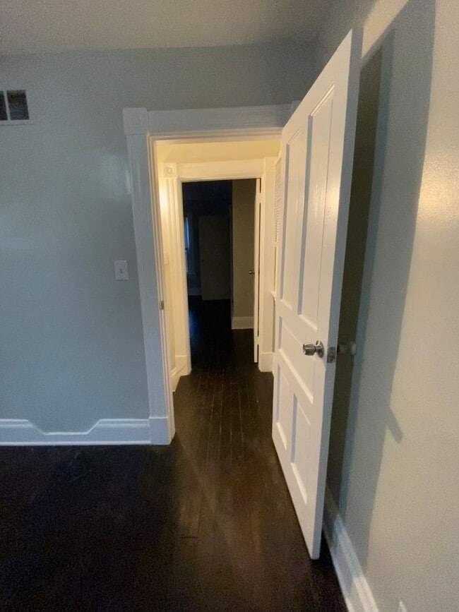 Building Photo - Beautifully updated and Spacious!  2 Bed House in Madisonville with walk through!!