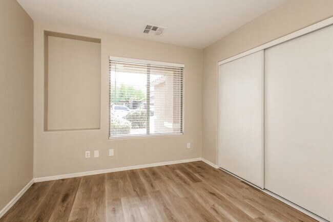 Building Photo - 5116 W T Ryan Ln