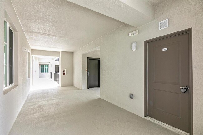 Building Photo - 12140 Wellen Golf St