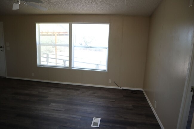 Building Photo - 545 N Sabin St