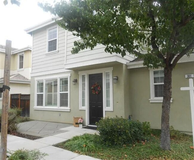 Primary Photo - Great home with solar, centrally located n...