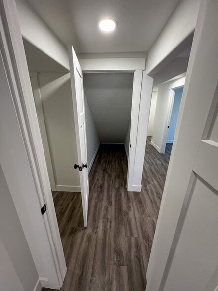 Building Photo - 8848 Daisy View Ln