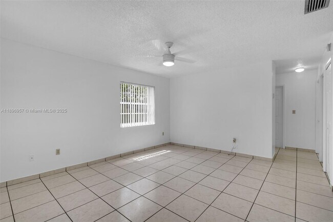 Building Photo - 4776 E 10th Ave