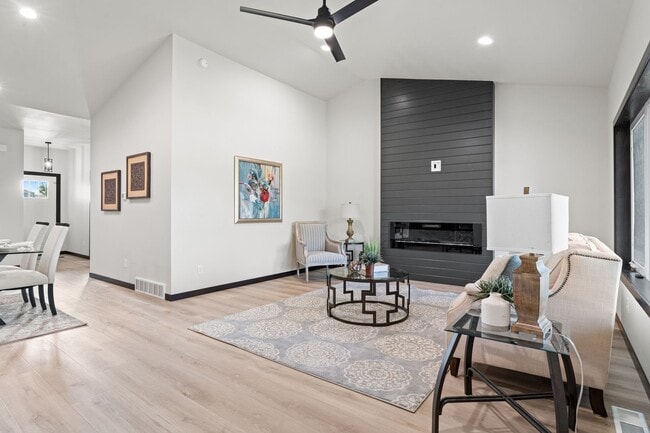 Building Photo - New Townhome For Rent