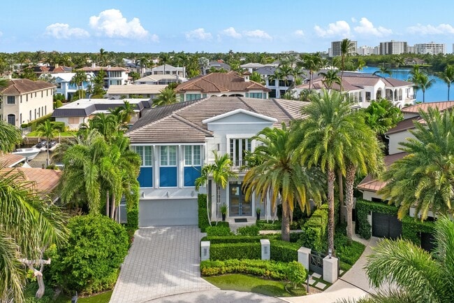 Building Photo - 863 Enfield St