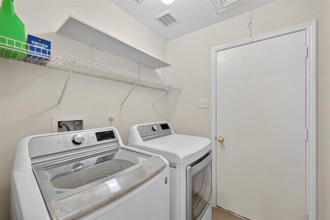 Building Photo - 7762 Eldergrove Ln
