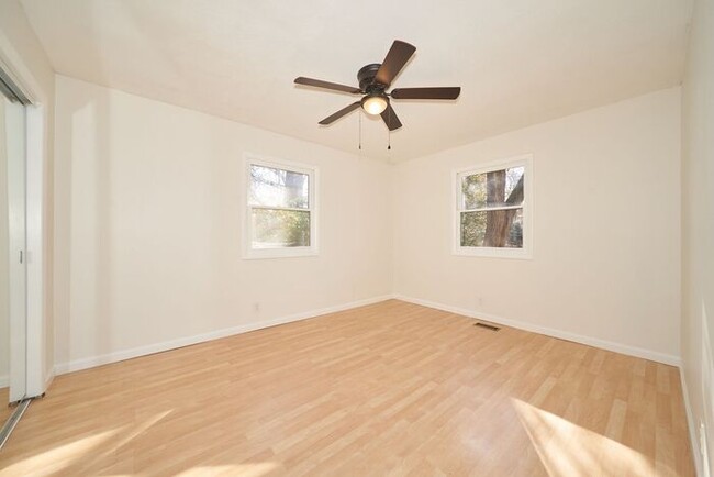 Building Photo - Spacious 3 Bedroom with Finished Basement ...