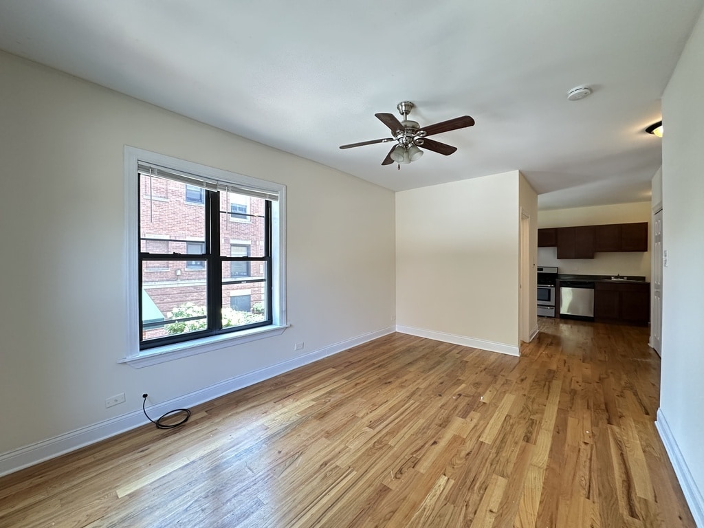Building Photo - 938 W Cornelia Ave