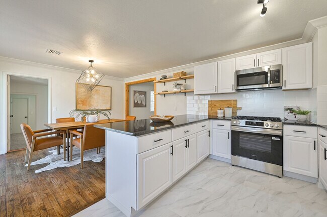 Building Photo - 416 Betty Ln