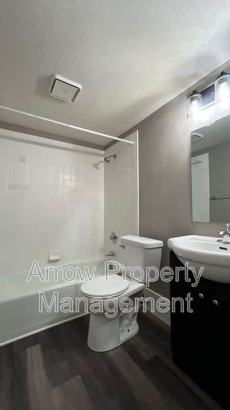 Building Photo - 1027 A St