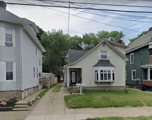 Building Photo - 715 W 9th St