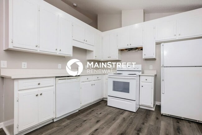 Building Photo - 3 Bedroom Pet-Friendly Home in Zebulon, NC with Main Street Renewal