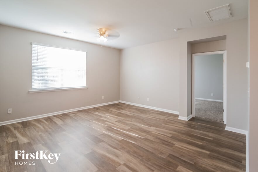 Building Photo - 590 Wayton Cir