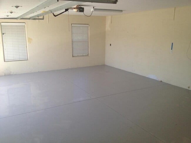 Building Photo - 310 Shady Ln