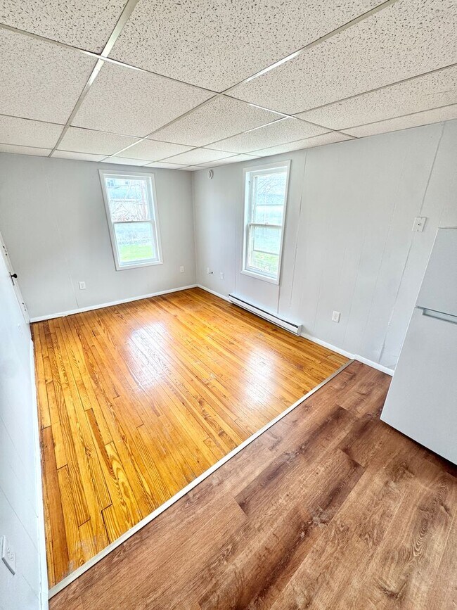 Building Photo - 961 Main St