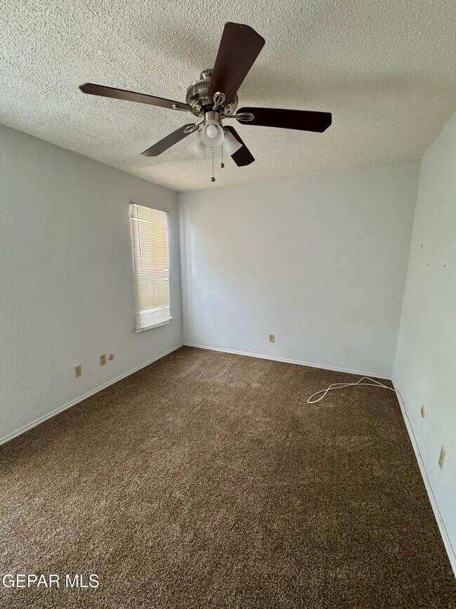 Building Photo - 6201 Escondido Dr