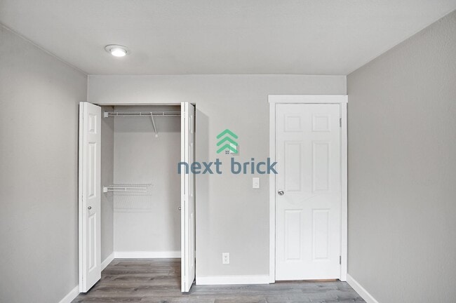 Building Photo - Discover Your New Home at Juanita Beach Es...