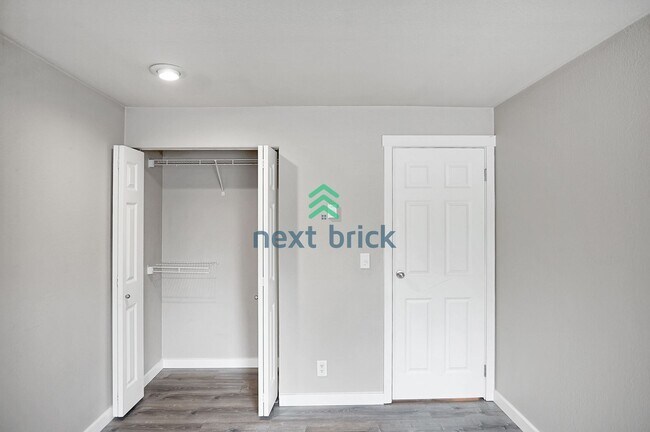 Building Photo - Discover Your New Home at Juanita Beach Esplanade!