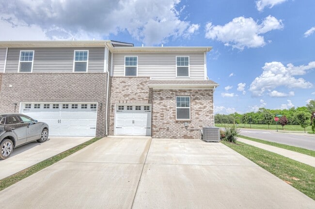 Building Photo - 531 Swanholme Dr