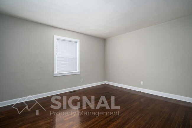 Building Photo - 1636 31st St SW