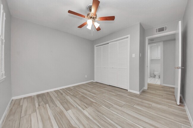 Building Photo - 2744 Briarhurst Dr