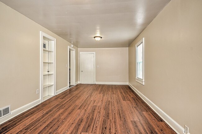 Building Photo - 3 Bedroom 1 Bath in Johnson City TN