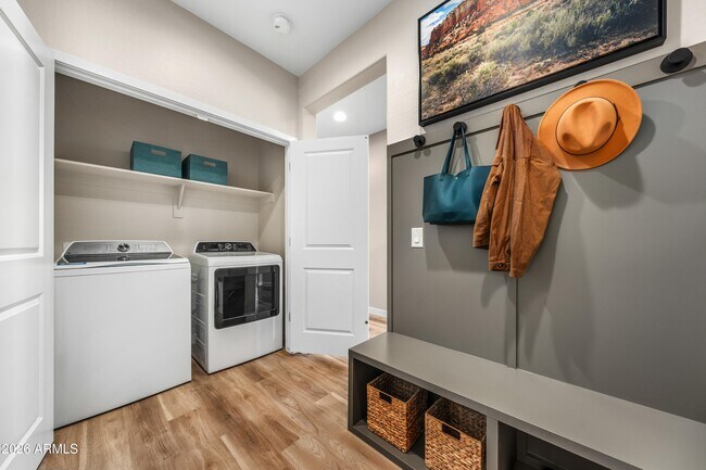 Building Photo - 6218 S 47th Ln