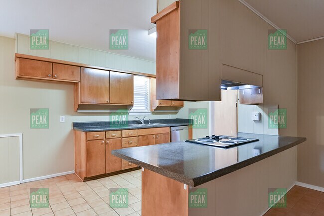 Building Photo - 3.2.2  2212 sq ft Wedgwood Area