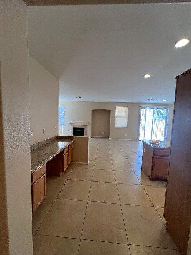 Building Photo - COVENTRY ANTHEM SINGLE STORY HOME!!