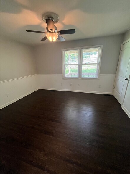 Building Photo - 1703 Mayflower Dr