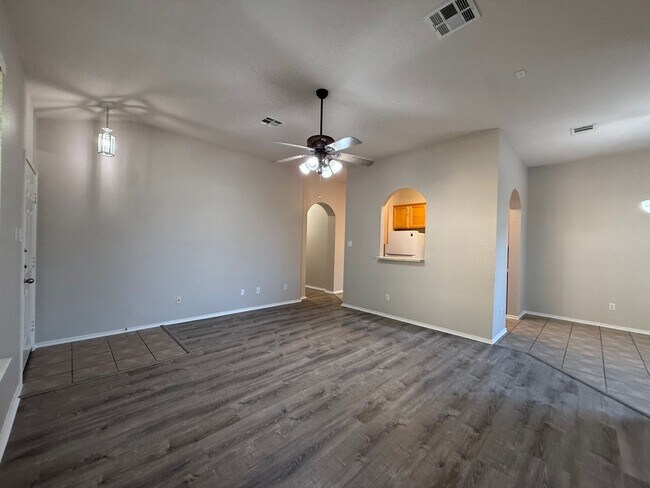 Building Photo - Great 2 Bed 2 Bath Condo!