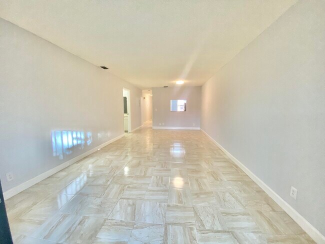 Building Photo - 5975 Forest Hill Blvd