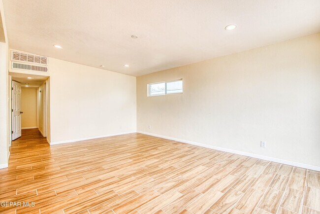 Building Photo - 8818 Mt Elbert Dr