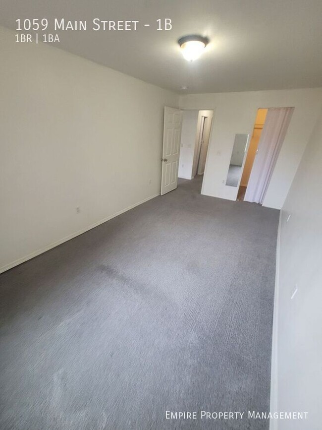 Building Photo - 1st Floor: 1 Bedroom / 1 Bathroom Apartmen...