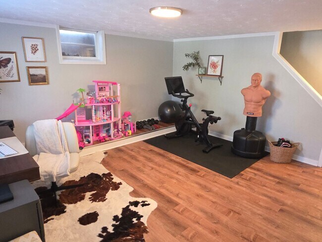 Building Photo - Updated Tosa 2 bedroom townhouse