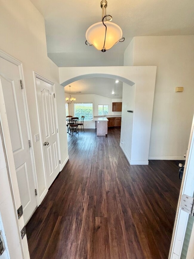 Building Photo - 143 187 N Westridge Dr
