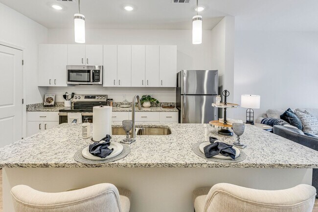 Building Photo - Brand New, 1 bedroom in Beacon Landing- With Elevator!