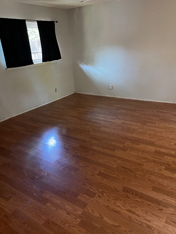 Building Photo - 2528 Bates Dr