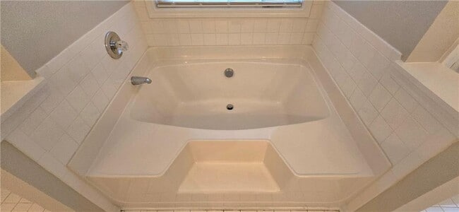 Building Photo - 610 James Ridge Dr