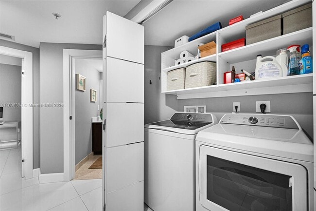 Building Photo - 250 Sunny Isles Blvd