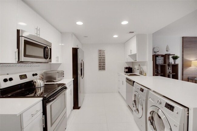 Building Photo - 155 Ocean Ln Dr