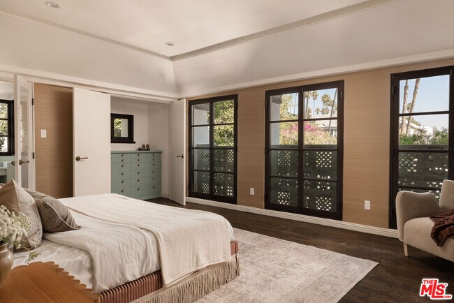 Building Photo - 1641 N Ogden Dr