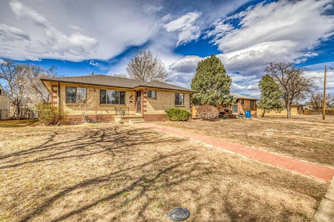 Building Photo - Lovely 5 Bed  / 2 bath in Boston Heights